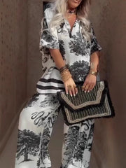 Damski luźny, swobodny garnitur z dekoltem w serek i nadrukiem w formie topu i spodni