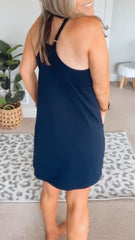 Damska sukienka na co dzień z dekoltem w kształcie litery U i jednolitym kolorem, z wycięciami