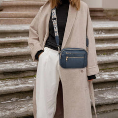 Damska torba na ramię ze wzorem i szerokimi paskami