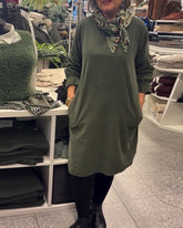 Damska luźna sukienka z długim rękawem w dużym rozmiarze