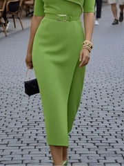 Elegancka zielona sukienka midi z dekoltem w serek (z paskiem)