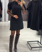 Elegancka sukienka damska z koronkowymi rękawami