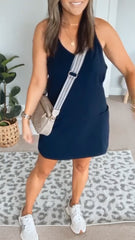 Damska sukienka na co dzień z dekoltem w kształcie litery U i jednolitym kolorem, z wycięciami