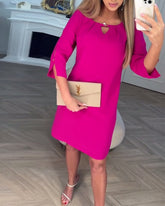 Elegancka, jednokolorowa, prosta sukienka z pustką