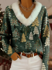 Biały sweter z imitacji futra królika z nadrukiem w choinkę i dekoltem w serek