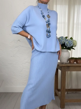 Elegancki dzianinowy sweter z golfem i spódnicą, dwuczęściowy komplet