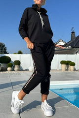 Damski, ściągany top z kapturem i spodniami w paski, swobodny garnitur