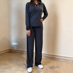 Damski, swobodny komplet: top z dekoltem w serek i spodnie z szerokimi nogawkami