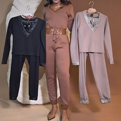 Damski swobodny komplet z topem i spodniami z dekoltem w serek