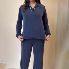 Damski, swobodny komplet: top z dekoltem w serek i spodnie z szerokimi nogawkami