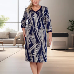 Elegancka damska sukienka z abstrakcyjnym nadrukiem i rękawami 3/4