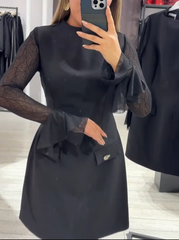 Elegancka sukienka damska z koronkowymi rękawami