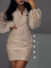 Elegancka plisowana mini sukienka z siateczki z cekinami