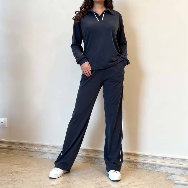 Damski, swobodny komplet: top z dekoltem w serek i spodnie z szerokimi nogawkami