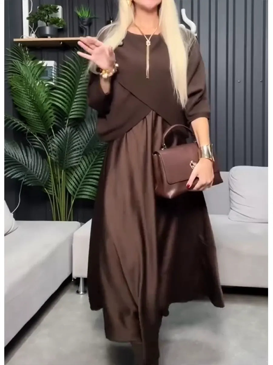 Dwuczęściowy komplet damski składający się z dzianinowego swetra i satynowej sukienki