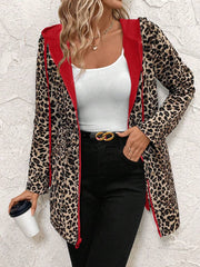 Dwustronny płaszcz z kapturem i nadrukiem w panterkę