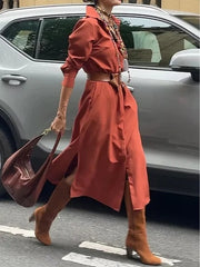 Elegancka sukienka koszulowa damska z rozcięciem u dołu