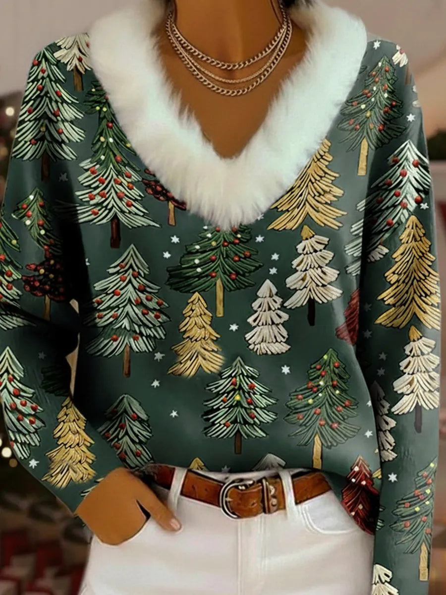 Biały sweter z imitacji futra królika z nadrukiem w choinkę i dekoltem w serek