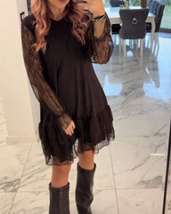 Elegancka koronkowa sukienka w jednolitym kolorze