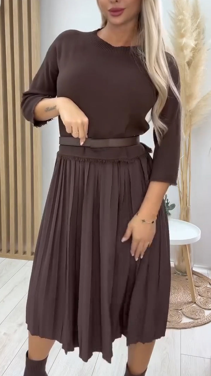 Damska sukienka swobodna z okrągłym dekoltem i łączonymi elementami w jednolitym kolorze