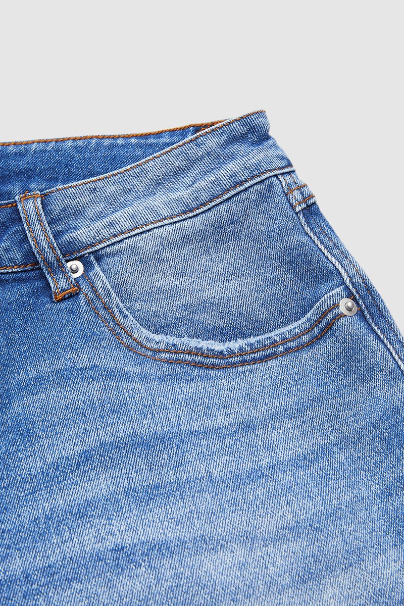 Dżinsy z prostymi nogawkami i średnim stanem