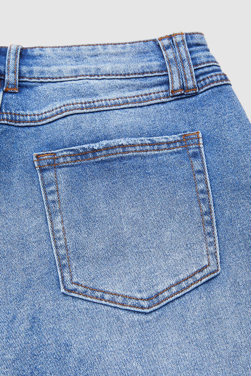 Dżinsy z prostymi nogawkami i średnim stanem