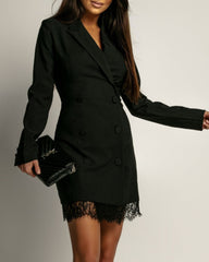 Dopasowana sukienka w stylu garnituru z dekoltem w serek