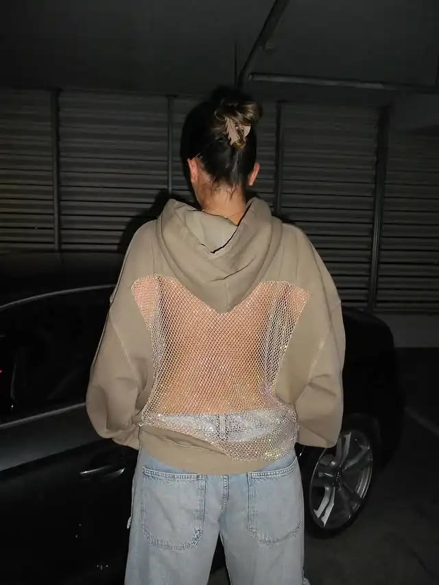 Bluza z kapturem z siateczki bez pleców i brokatem