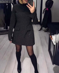 Elegancka, błyszcząca sukienka damska