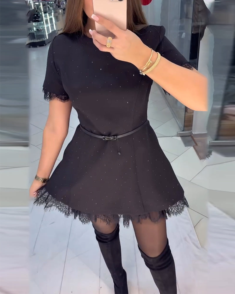 Elegancka, błyszcząca koronkowa sukienka damska