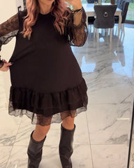 Elegancka koronkowa sukienka w jednolitym kolorze