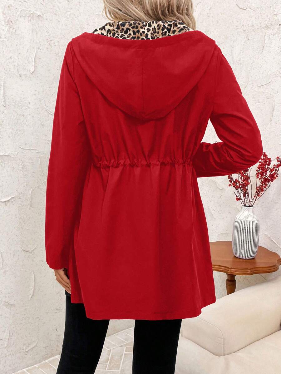 Dwustronny płaszcz z kapturem i nadrukiem w panterkę