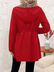 Dwustronny płaszcz z kapturem i nadrukiem w panterkę