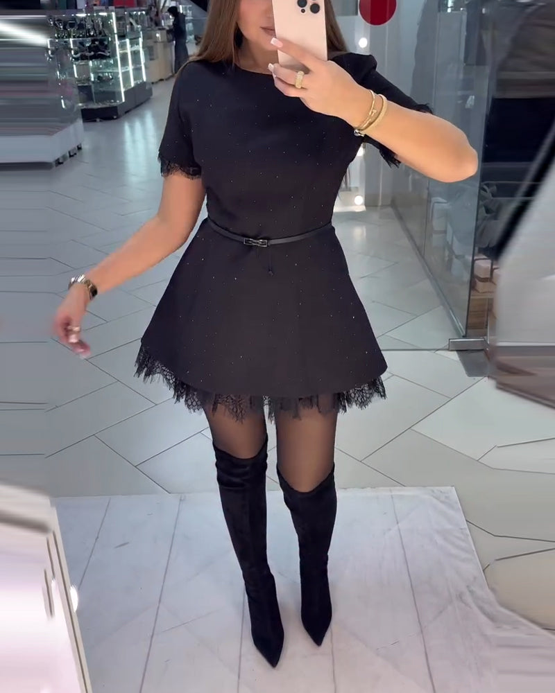 Elegancka, błyszcząca koronkowa sukienka damska